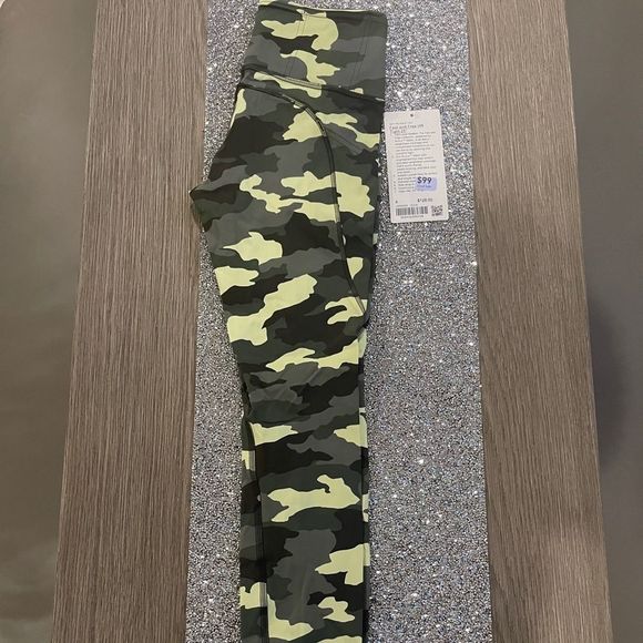 NWT Lululemon Fast and Free Tights 25 size 4 new CAMO - Picture 2 of 4